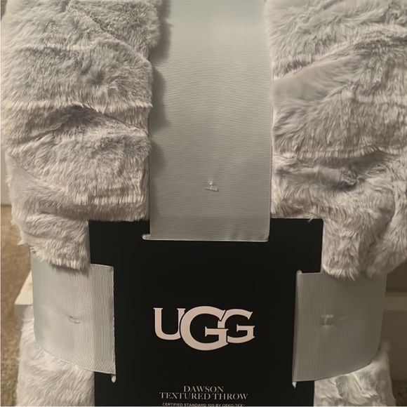 UGG Bedding Firm Price Baby Blue Ugg Dawson Textured Throw